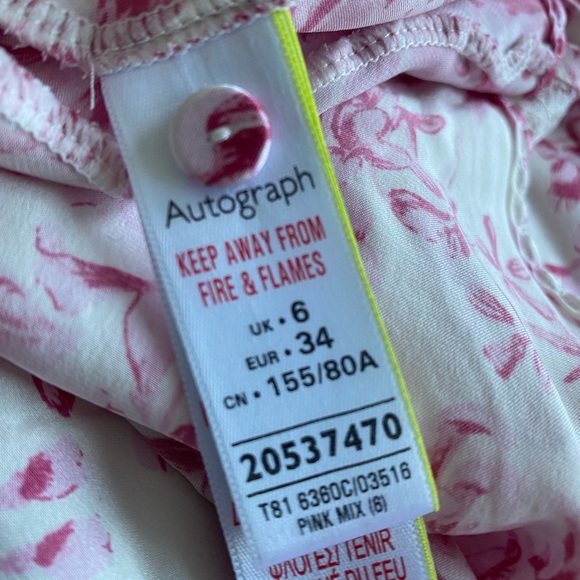 Silk chemise and shorts in 🌸 floral design with beautiful lace - Picture 3 of 4